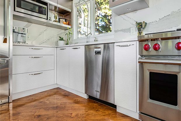 RAUVISIO wave cabinet surface